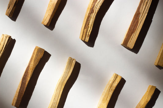 Jak očistit tělo, duši nebo prostor vykuřovacím svazkem či Palo Santo dřívkem?